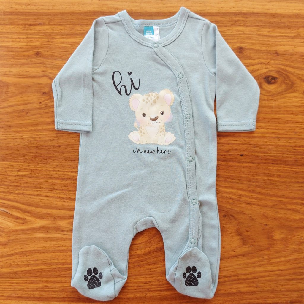 Printed long-sleeved baby grow – newborn – Mamma Pakkie