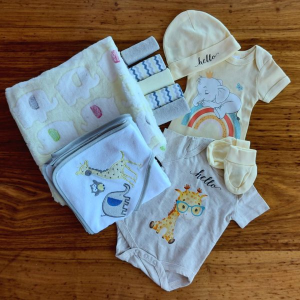 Yellow and Grey Elephant and Giraffe Hooded Towel with 5 Facecloths - Image 7